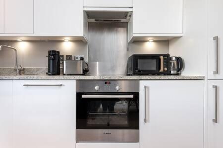 Central, Stunning 2 Bed Apartment With Parking! Cambridge  Dış mekan fotoğraf