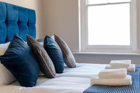 Central, Stunning 2 Bed Apartment With Parking! Cambridge  Dış mekan fotoğraf