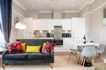Central, Stunning 2 Bed Apartment With Parking! Cambridge  Dış mekan fotoğraf